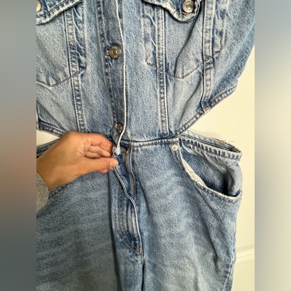 Zara Bloggers Favorite Cut Out
Sleeveless Denim Distressed Jumpsuit Size Medium - Picture 11 of 16
